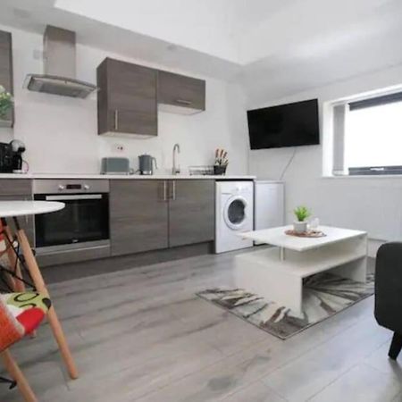 Luxury Redefined:Cardiff 1-Bed Lägenhet Exteriör bild